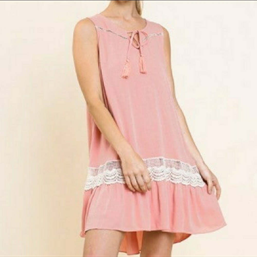 🥳 NEW! Tassel tie shift dress
